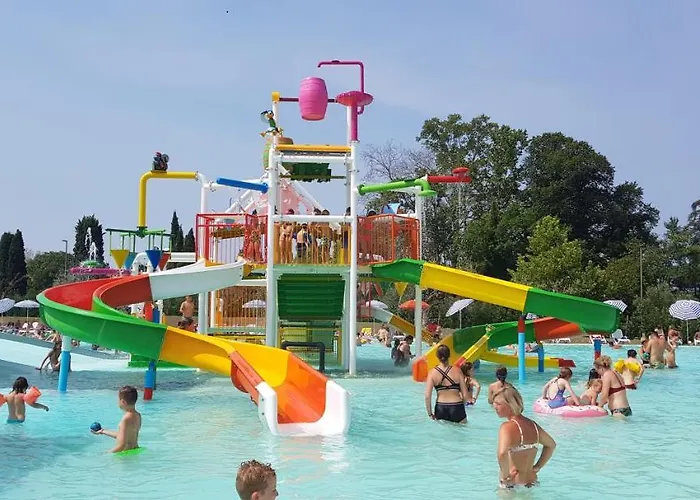 Happy Camp Mobile Homes In Cisano San Vito Camping 4*