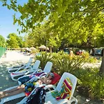 Happy Camp Mobile Homes In Cisano San Vito Campsite Bardolino