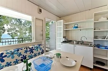 Happy Camp Mobile Homes In Cisano San Vito مكان تخييم 4*
