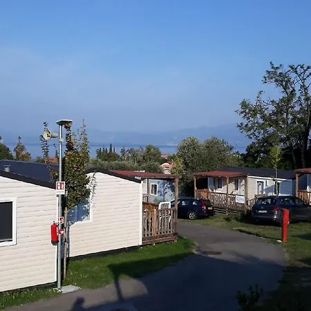 مكان تخييم Happy Camp Mobile Homes In Cisano San Vito