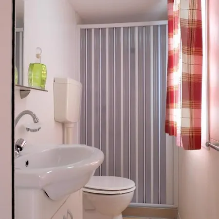 Happy Camp Mobile Homes In Cisano San Vito 4*