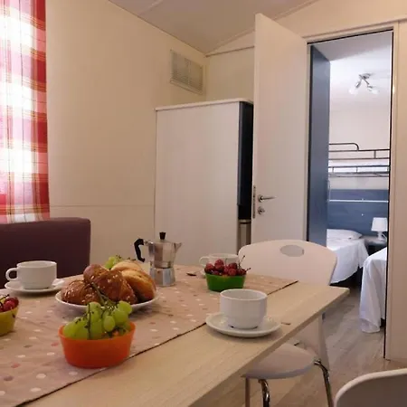 مكان تخييم Happy Camp Mobile Homes In Cisano San Vito