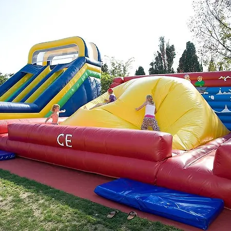 Happy Camp Mobile Homes In Cisano San Vito مكان تخييم 4*