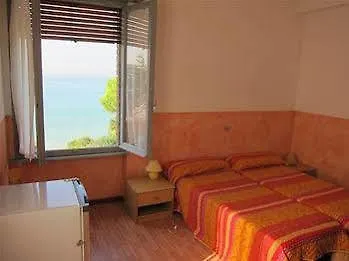 مكان تخييم Happy Camp Mobile Homes In Cisano San Vito 4*