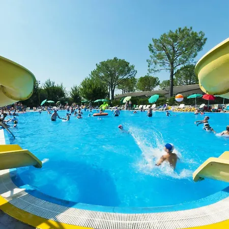 Happy Camp Mobile Homes In Cisano San Vito Camping