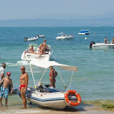 مكان تخييم Happy Camp Mobile Homes In Cisano San Vito باردولينو
