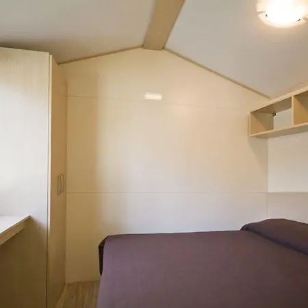 مكان تخييم Happy Camp Mobile Homes In Cisano San Vito باردولينو