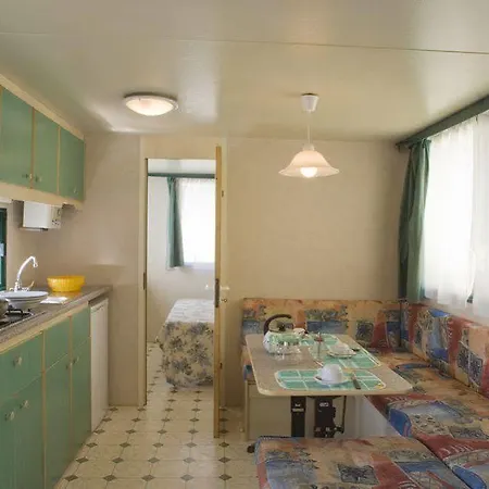 Happy Camp Mobile Homes In Cisano San Vito مكان تخييم