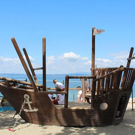 Happy Camp Mobile Homes In Cisano San Vito Camping 4*