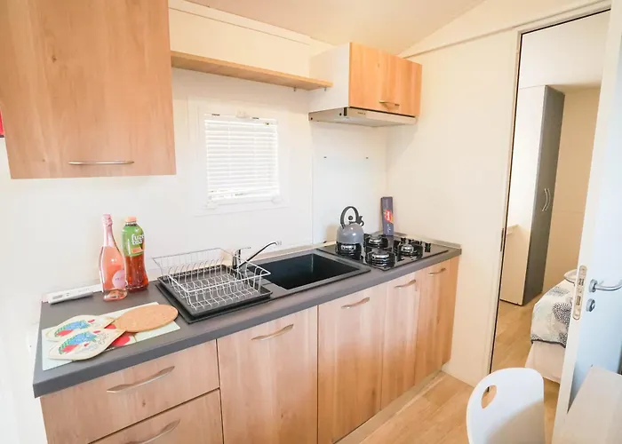 אתר קמפינג Happy Camp Mobile Homes In Cisano San Vito 4*