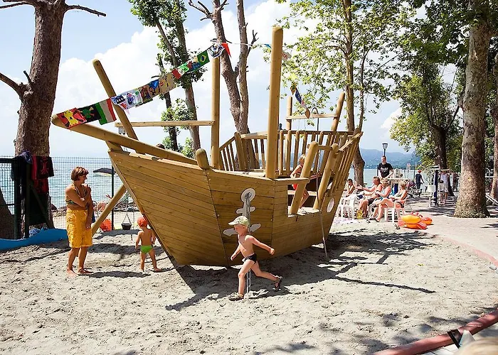 Happy Camp Mobile Homes In Cisano San Vito אתר קמפינג