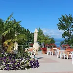 Happy Camp Mobile Homes In Cisano San Vito Camping 4*